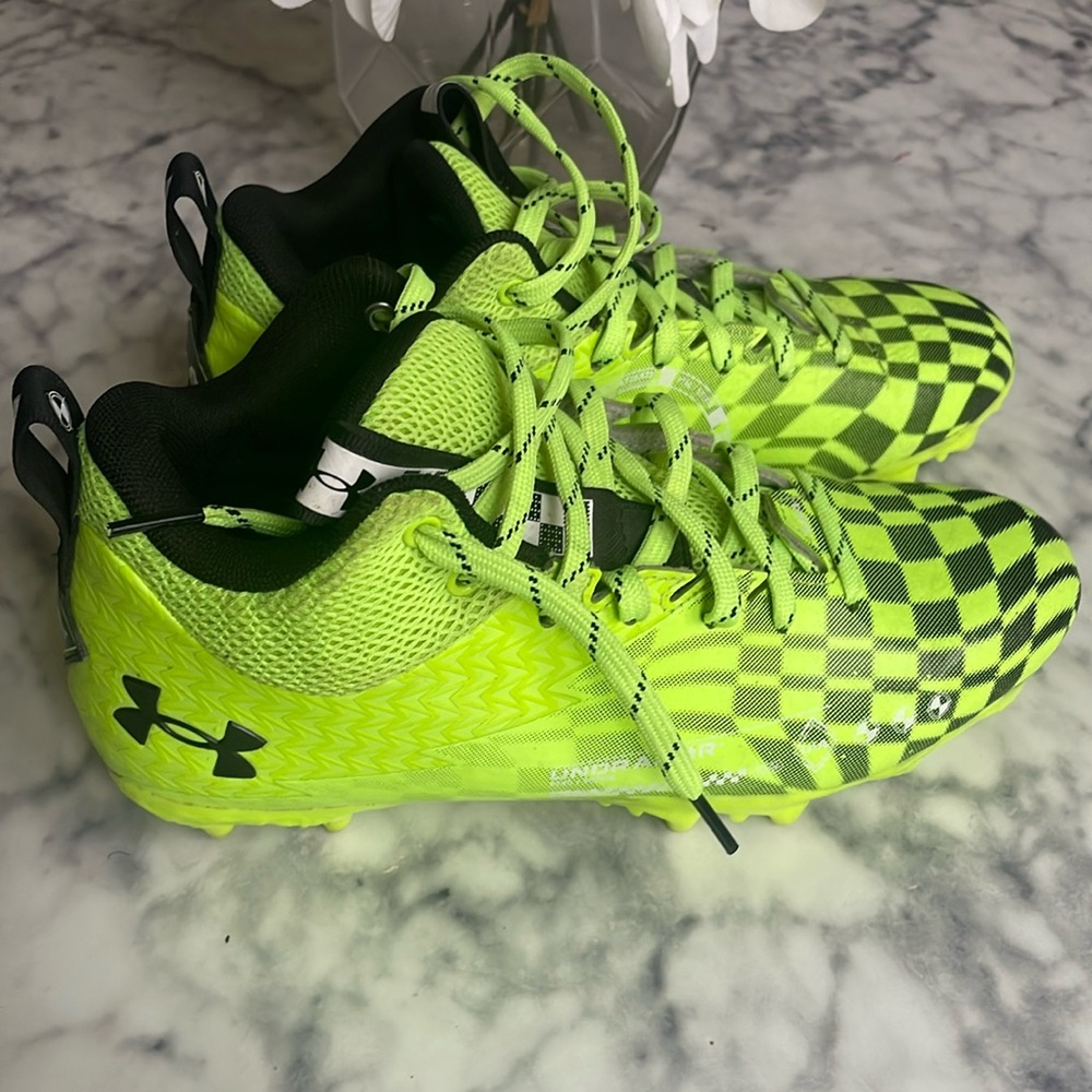 6Y Under Armour Football Cleats